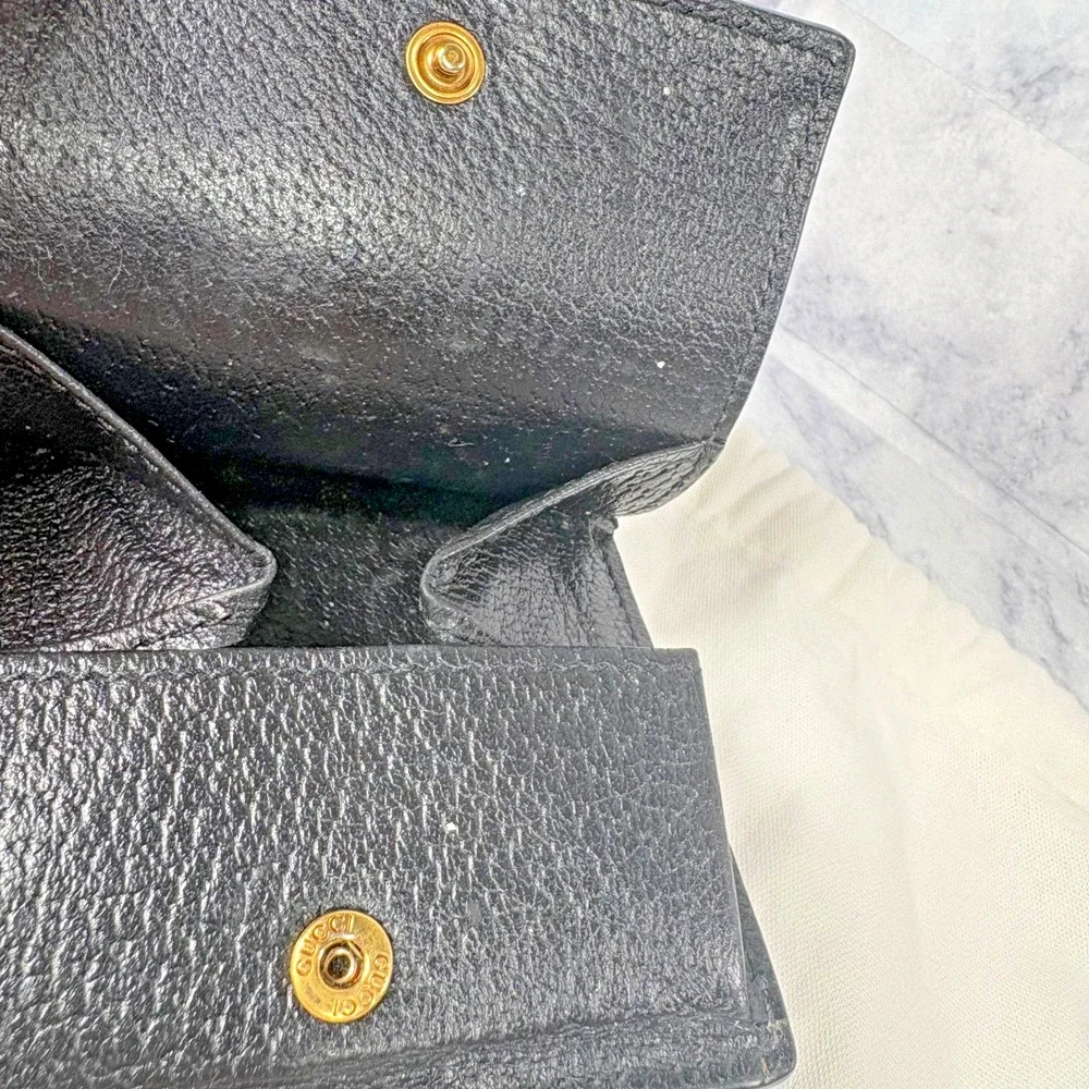 Gucci Men Black Leather Bifold Wallet W/ Gold GG Logo Authentic Unique Pocket